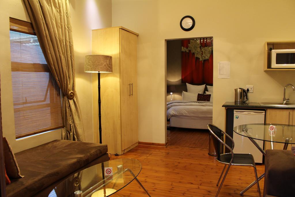 Saffron Guest House Йоганнесбурґ Екстер'єр фото